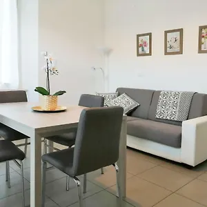 Apartment Aida - Near The Center With Private Parking E Ac, Como