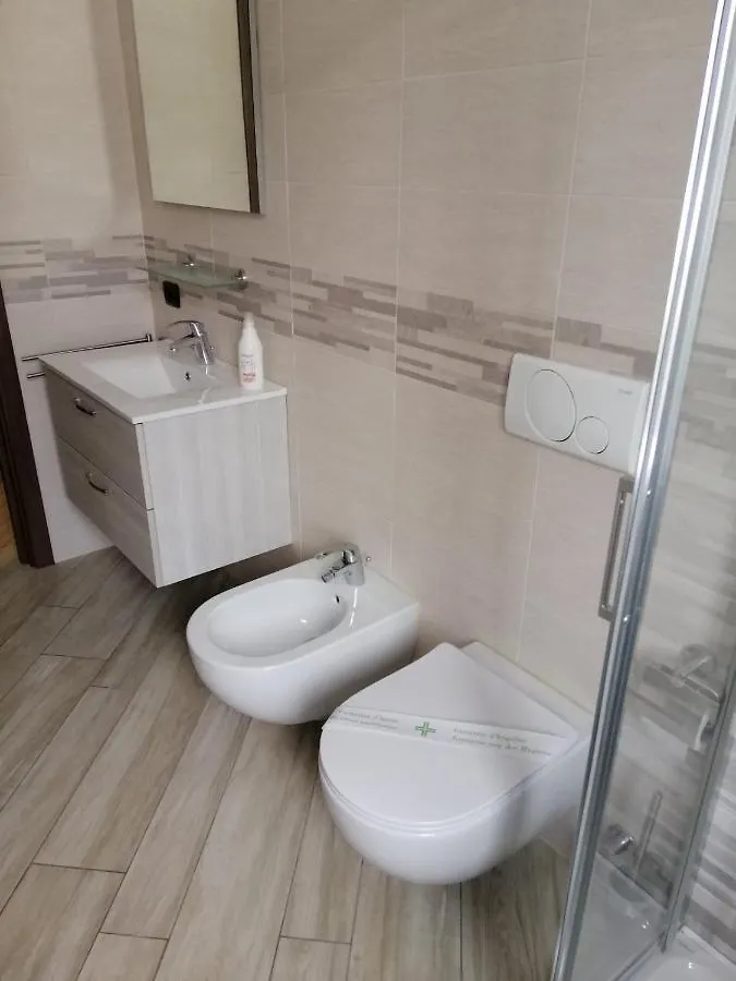 Karina House - Como 0*,  Italia
