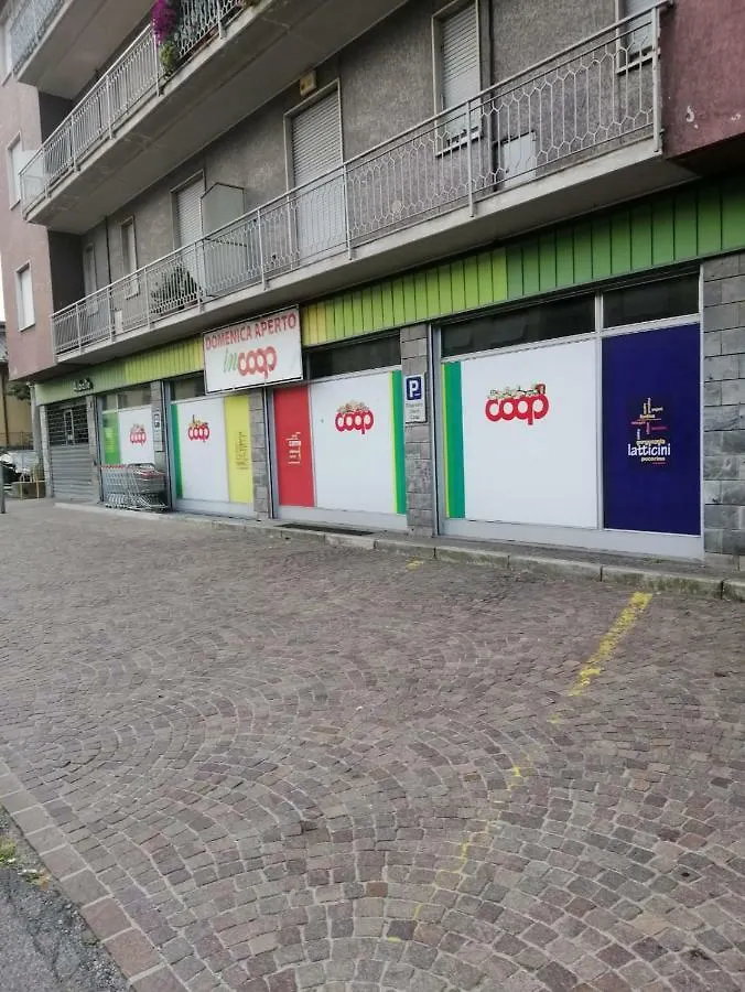Karina House - Como 0*,